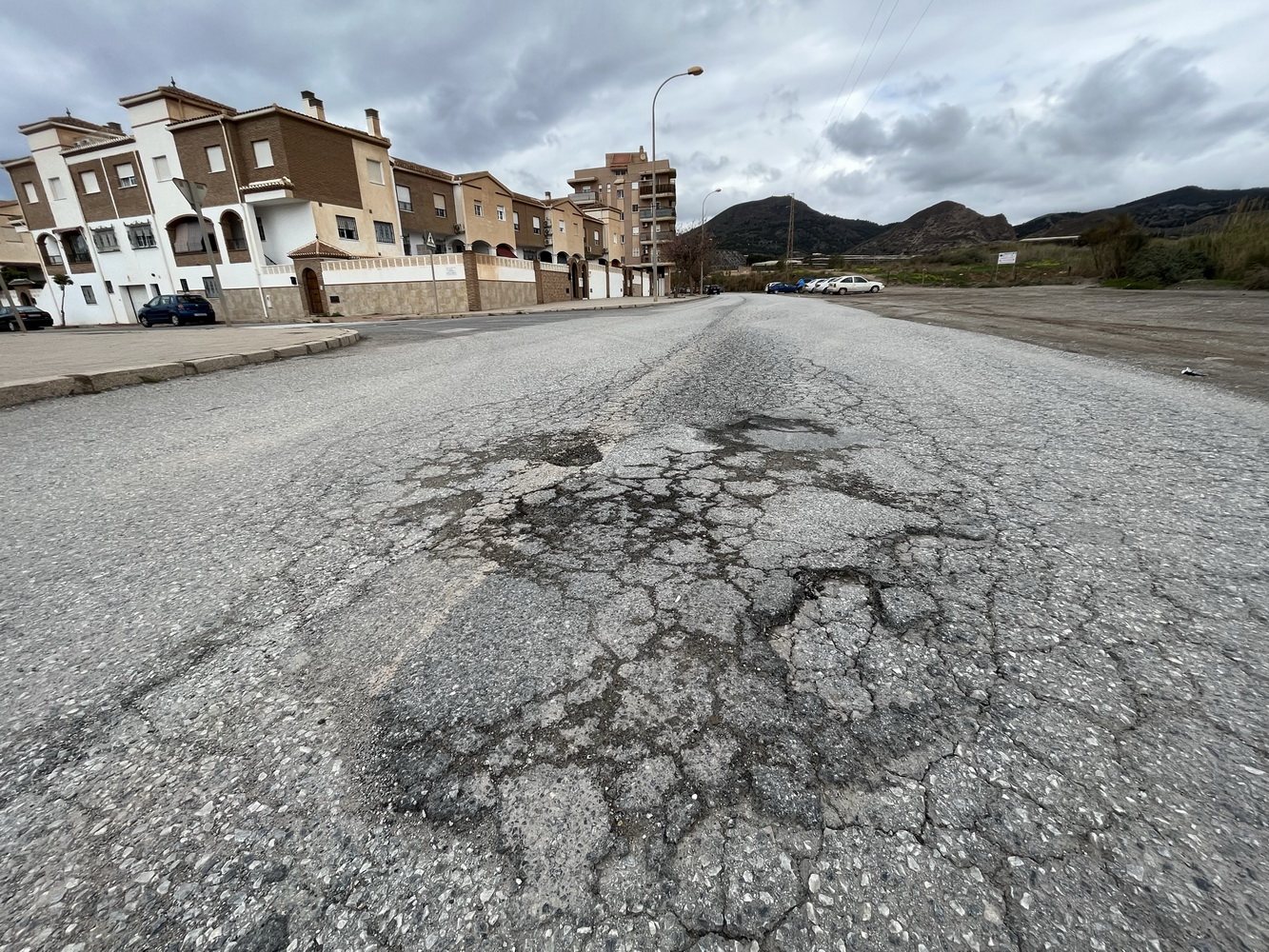 El PSOE de Motril pide un plan de asfaltado para acabar con baches y socavones en todos los barrios 